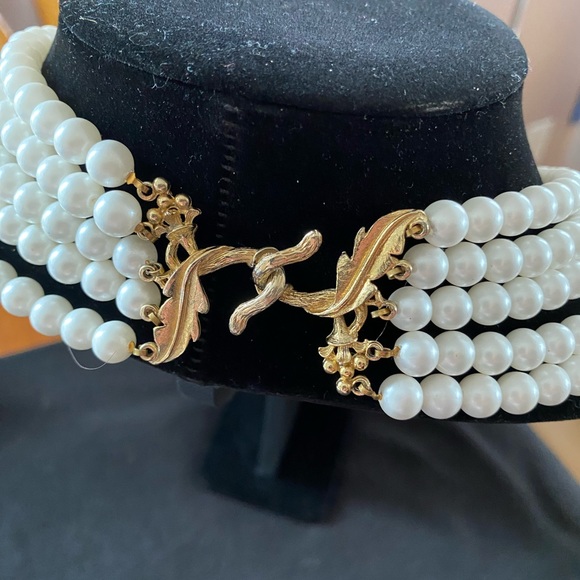 Beautiful Faux Pearl Necklace with 5 strands - Picture 3 of 10